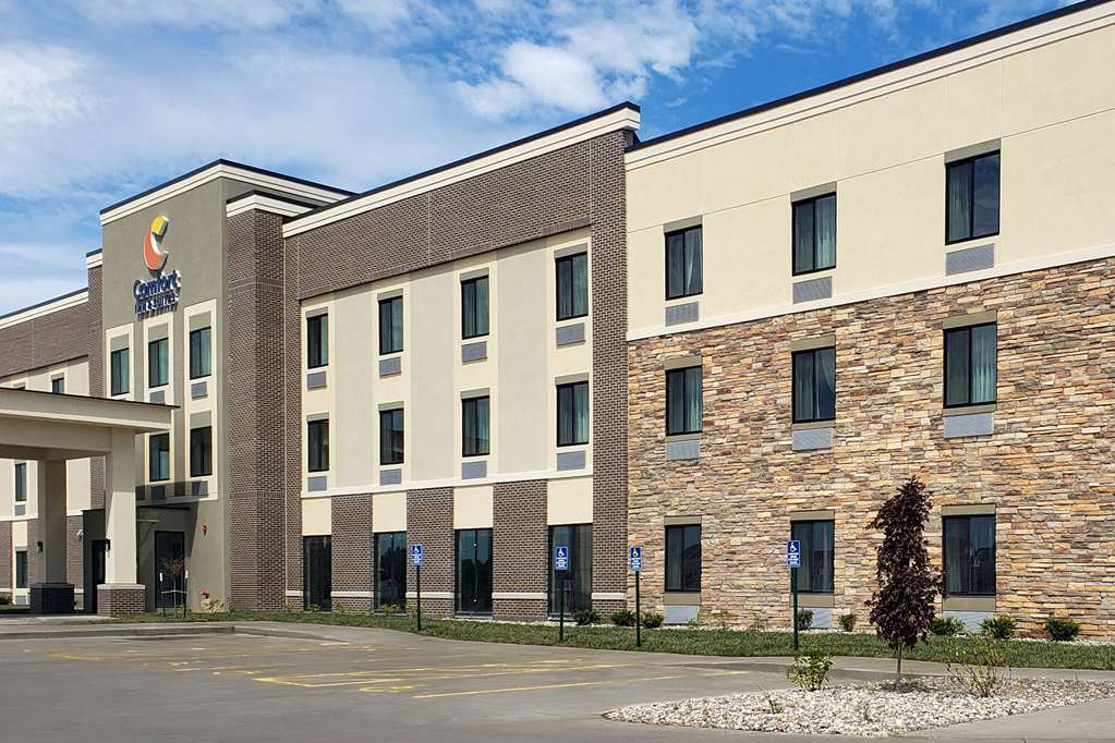 Comfort Inn & Suites Ames Near Isu Campus Exterior photo